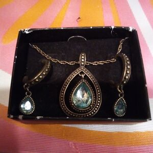 Vintage Avon Gold and Green Rhinestone Jewelry Set